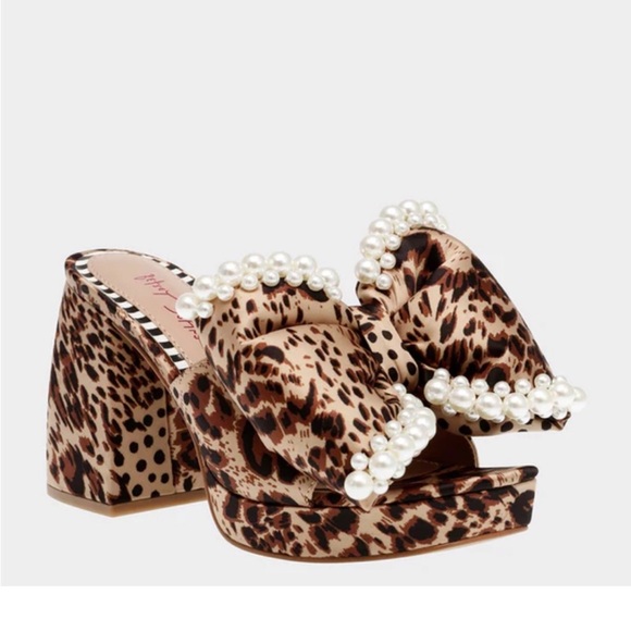 Betsey Johnson‎ Maccie cheetah print size 6